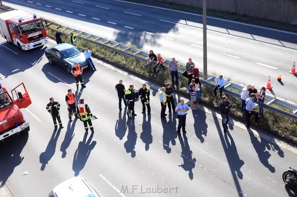 Einsatz BF Koeln Christoph 3 auf der A 57 Rich Neuss P18.jpg